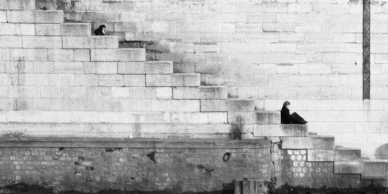 从《绝地求生》到《Apex英雄》：战术竞技游戏玩法演变与核心设计哲学深度解析