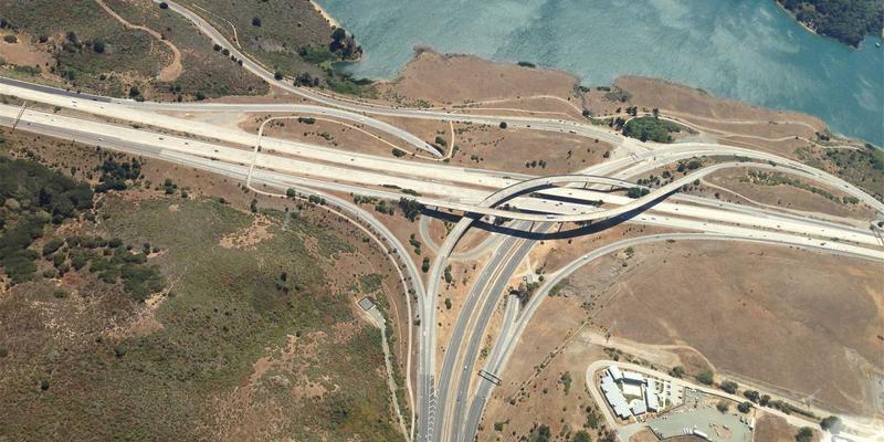 游戏IP的跨媒体叙事策略：从游戏到影视、小说的成功转化之路